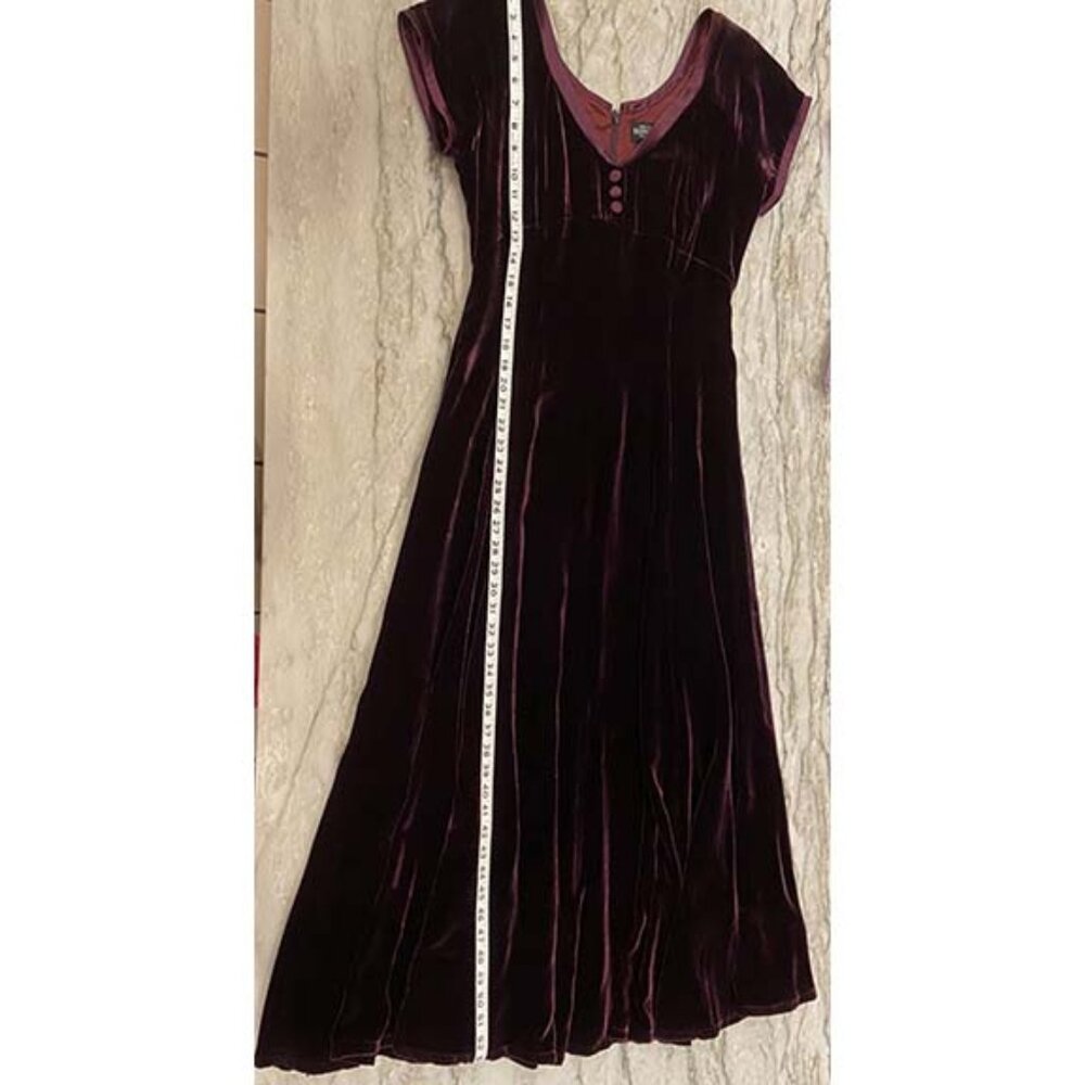 The J. Peterman Company: Plum (purplish) velvet dress, Size 6, vintage look